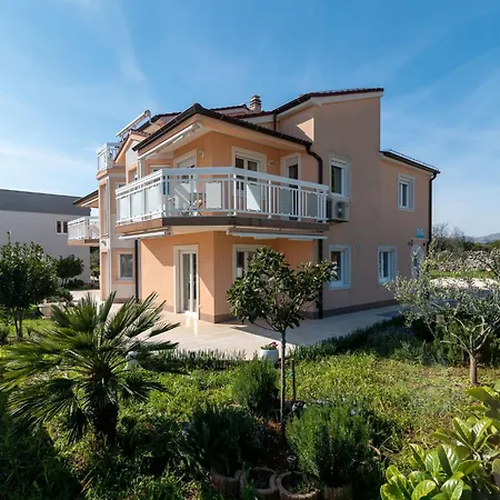 Nikaroni-3 By Interhome Appartement